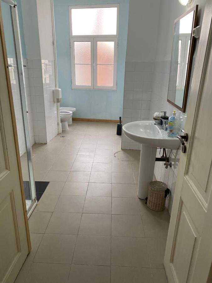 Artdeco Chiado 4 - Large Comfortable Double Room With Shared Bathroom Lisboa Extérieur photo